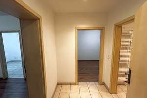 Stilvoll renovierte 2-Zimmer-Wohnung mit Tageslichtbad und Hofausrichtung – Lutherstraße 5, 39112 Sudenburg, Magdeburg – Vorschaubild 3