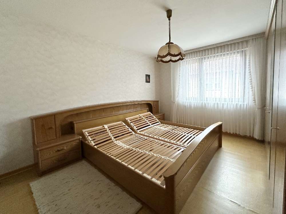 Immobilie in Oberhausen-Rheinhausen - Solides Zweifamilienhaus mit Ausbaureserve und Hof – perfekt für Familien oder kreative Selbstgestal - Bild 5