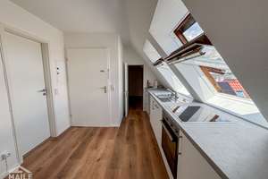 Helle 1,5-Zimmer-Dachgeschosswohnung mit Einbauküche in der schönen Cannstatter Altstadt – Brunnenstraße 13, 70372 Cannstatt-Mitte, Stuttgart – Vorschaubild 4