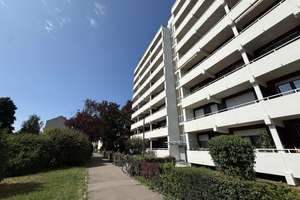 Großzügige 2 ZKB mit Balkon