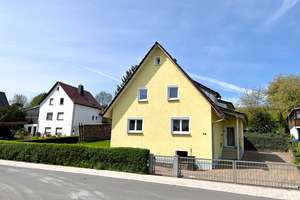 Energetisch modernisiertes Ein- bzw. Zweifamilienhaus mit Doppelgarage und Garten! – Die vollständige Adresse der Immobilie erhältst du vom Anbieter., 96253 Untersiemau – Vorschaubild 3