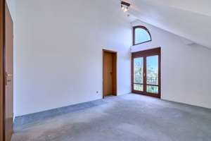 WOHNEN MIT BLICK AUF DIE PFERDEKOPPEL! 4 Zimmer Maisonette mit Stellplatz, Einbauküche und Balkon – Die vollständige Adresse der Immobilie erhältst du vom Anbieter., 65207 Kloppenheim, Wiesbaden – Vorschaubild 15