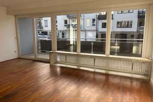 ***Reserviert***Attraktive 4-Zimmer-Wohnung mit Balkon, Gartenanteil und Garage in Remscheid-Lennep