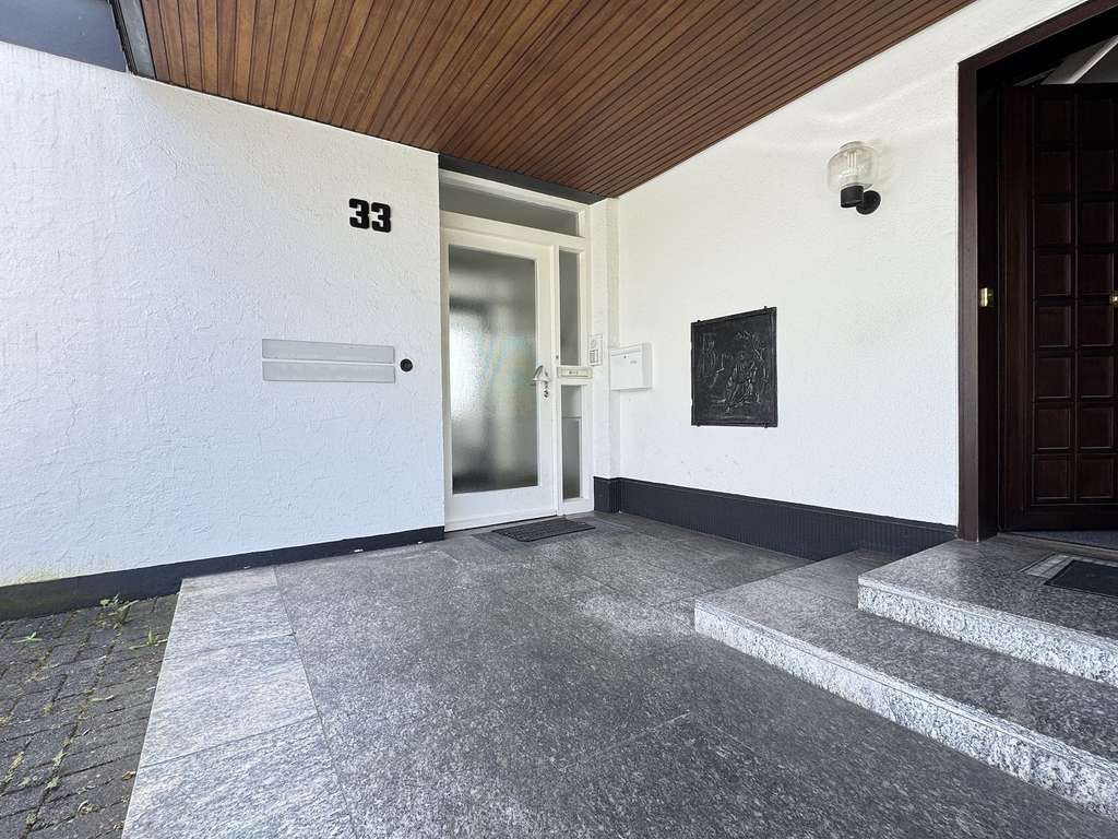 Immobilie in Rösrath - Architektenhaus mit Einliegerwohnung und Bürotrakt am Königsforst - Grundstück weiter bebaubar - Bild 2