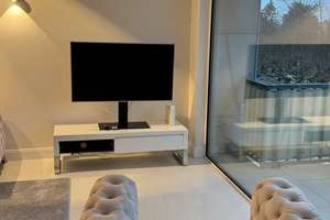 Luxuriöse möbelierte 3‑Zimmer Wohnung mit Rheinblick in Düsseldorf-Oberkassel – Die vollständige Adresse der Immobilie erhältst du vom Anbieter., 40547 Oberkassel, Düsseldorf – Vorschaubild 25