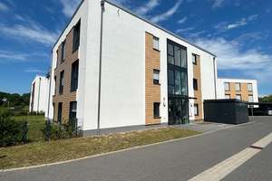 Gartenparadies inklusive: Komfortable 4-Zimmer Wohnung mit toller Einbauküche  und zwei Carport – Die vollständige Adresse der Immobilie erhältst du vom Anbieter., 38442 Ehmen, Wolfsburg – Vorschaubild 17