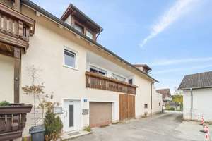 Haus mit Werkstatt, zwei Wohnungen und großer Terrasse – ideal für Familie und Kapitalanleger – Die vollständige Adresse der Immobilie erhältst du vom Anbieter., 84048 Mainburg – Vorschaubild 1