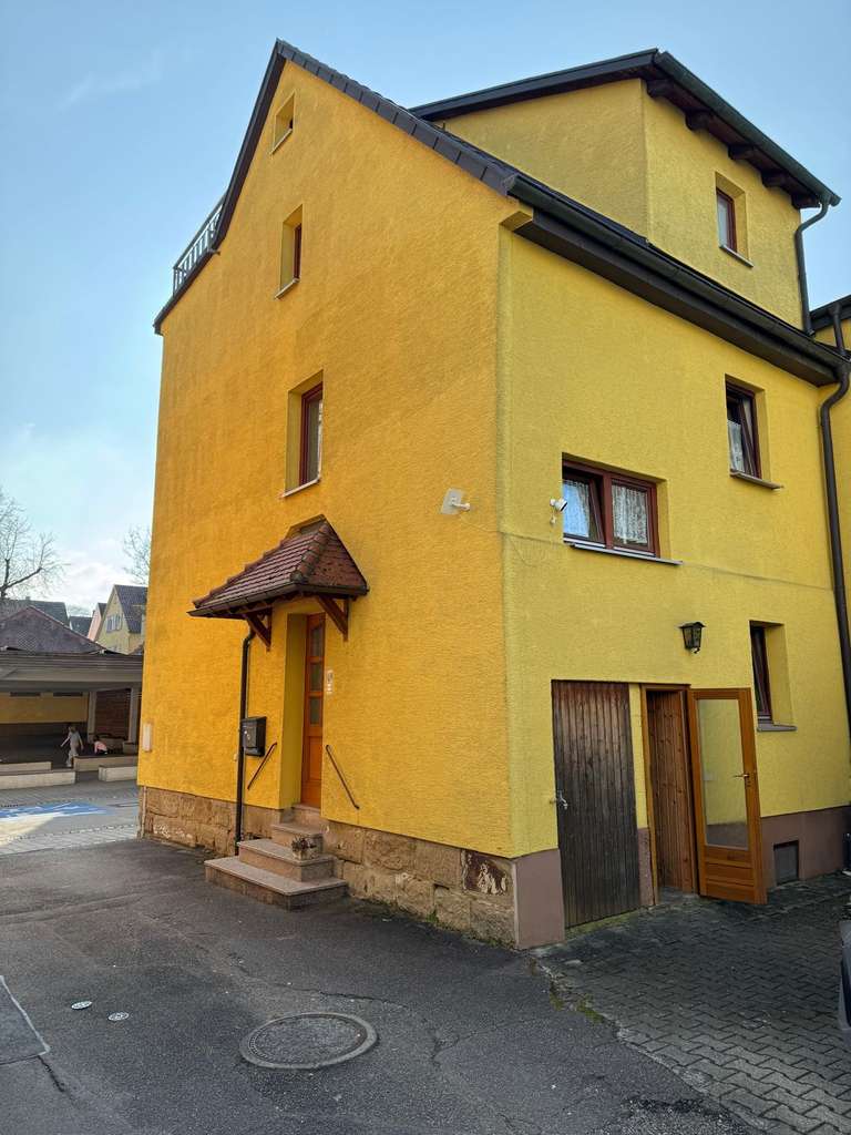 Immobilie in Lauffen am Neckar - 2 Familienhaus mit Potenzial für Kapitalanleger oder Eigennutzer in zentraler guter Lage - Bild 1
