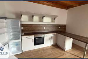 Stilvolle 2-Zimmer-Dachgeschosswohnung mit Holzbalkendecke, Einbauküche & modernisiertem Bad – 39112 Sudenburg, Magdeburg – Vorschaubild 3