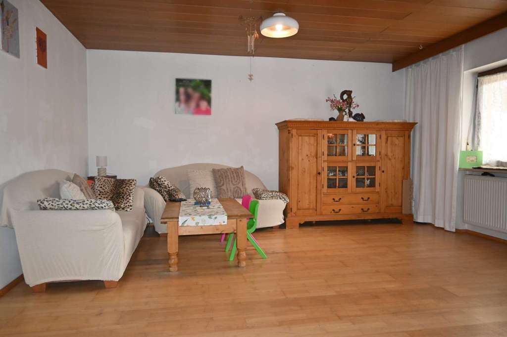 Immobilie in Ortenburg - Familienhaus in Ruhelage mit über 3.000 m² Grund! - Bild 1