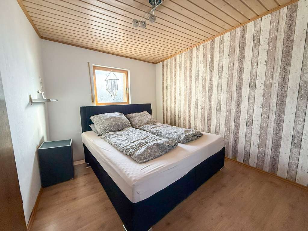 Immobilie in Andernach - Liebevoll Saniertes Einfamilienhaus mit großzügigem Wohnbereich in Andernach-Miesenheim - Bild 4