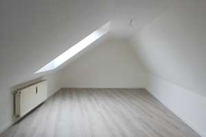 Renovierte 2,5-Zimmer-Wohnung mit Dachterrasse und ausgebauter Abstellfläche in der Dachspitze – 63067 Messehalle, Offenbach am Main – Vorschaubild 7