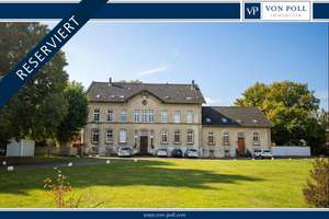 Repräsentatives Herrenhaus 
mit Parkanlage