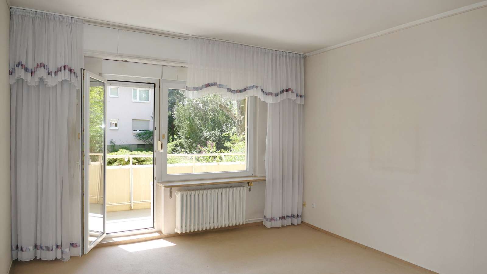 Provisionsfrei für Erwerber: freie Wohnung mit großem Süd-Balkon zum Garten hin, mod.-bedürftig, Berlin – Bild 3