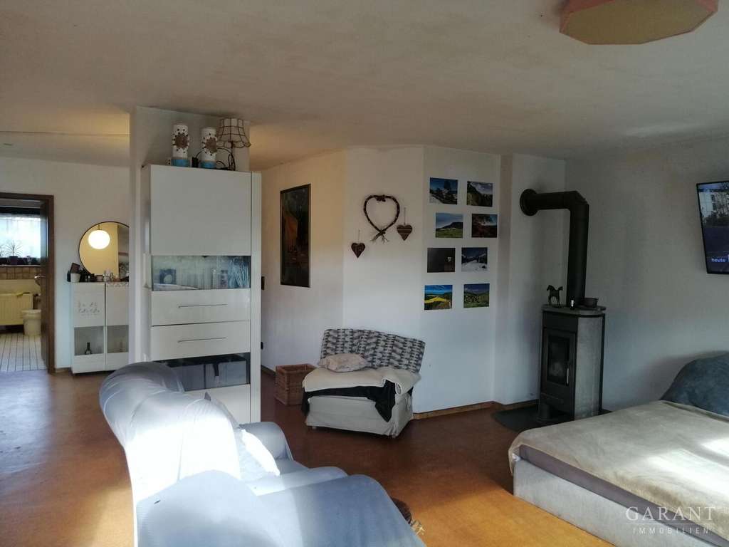 Immobilie in Oedheim - * Platz ohne Ende! * Rentables Reiheneckhaus in Oedheim-Degmarn zu verkaufen! * - Bild 1