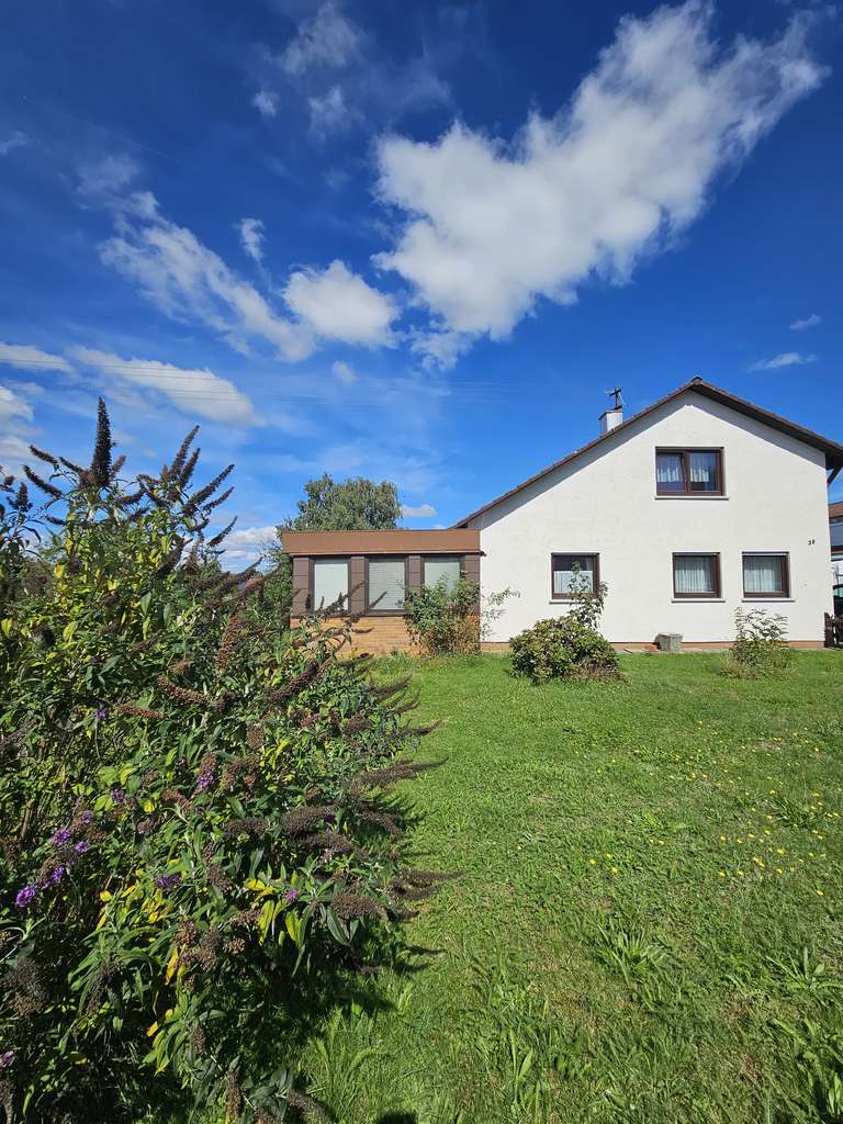 Immobilie in Aldingen - Aldingen: Gr. 1 - Fam.Haus mit Einliegerwohnung + Baugrundst., Garten + Garage - Bild 0