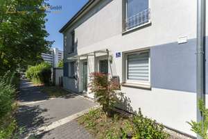 „Reihenhaus-Feeling! 3-Zimmer-Maisonette mit West-Garten, Energieklasse A, Garage und Stellplatz
