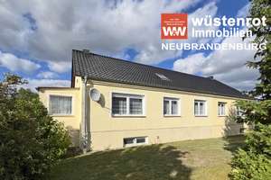 VIEL PLATZ FÜR DIE FAMILIE UND NUR NOCH RENOVIEREN: DOPPELHAUSHÄLFTE MIT UNTERKELLERUNG + GARAGE – Die vollständige Adresse der Immobilie erhältst du vom Anbieter., 17098 Friedland – Vorschaubild 1
