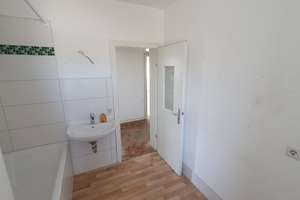 ETW   97 m² , 3 helle Zimmer,  Küche, Bad  mit Fenster  / Fernwärme / an der Fahrradstraße – Die vollständige Adresse der Immobilie erhältst du vom Anbieter., 33602 Mitte, Bielefeld – Vorschaubild 4