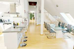Exklusive Stadtmaisonette mit Loftcharakter (möbliert) – Die vollständige Adresse der Immobilie erhältst du vom Anbieter., 81377 Am Waldfriedhof, München – Vorschaubild 1