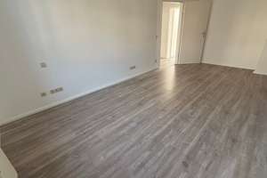 3. OG + Aufzug  + großer Balkon + 2er-WG-gerecht ! – Bernsdorfer Straße 69, 9126 Bernsdorf, Chemnitz – Vorschaubild 7