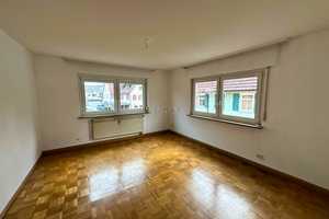 Charmantes 3-Familienhaus mit vielseitigem Nutzen: Werkstatt, Gewerbeeinheit und 7 Garagen – Esslingen (Kreis) – Vorschaubild 10