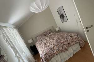 Ruhig gelegene helle 3,5 Zimmer Wohnung mit Galerie, Balkon und Blick ins Grüne (8) – Luchsweg 14, 73663 Berglen – Vorschaubild 9