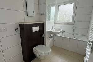 Sie brauchen Licht und RUHE? Sanierte 3-Zimmer-Wohnung ganz oben und am Park! – Hölderlinstr. 17, 47226 Rheinhausen-Mitte, Duisburg – Vorschaubild 2