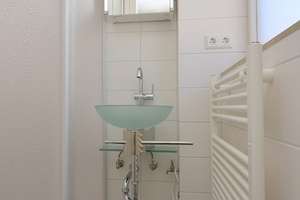Helle 2 Zimmer Wohnung mit ruhigem Blick in den Innenhof – Zimmeräckerstraße 2, 71272 Renningen – Vorschaubild 2