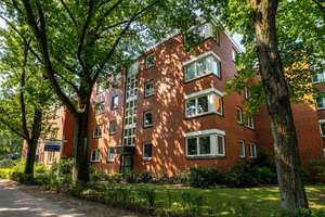 Zentral in Rissen: 3- Zi.-Wohnung im Hochparterre mit Loggia & Tiefgarage