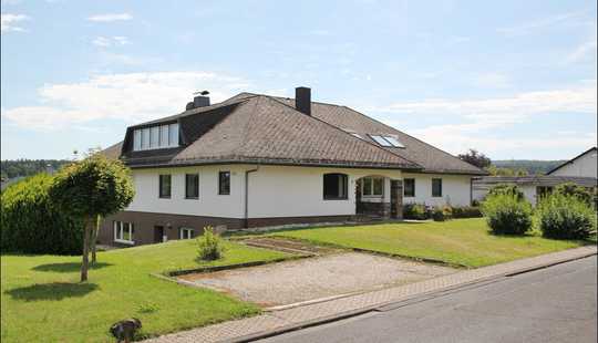 Bild von Einfamilienhaus mit Einliegerwohnung und großzügigem Grundstück