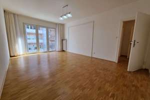 STOP! Schicke 3 Zi-Whg. + Balkon + EBK nähe Messe | ruhige Lage im Westend-Süd***