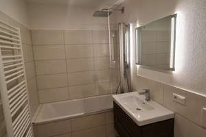 +4 Zimmer Familienwohnung-Wohnungsvideo anschauen! Parkett-Einbauküche+ – Die vollständige Adresse der Immobilie erhältst du vom Anbieter., 1219 Strehlen, Dresden – Vorschaubild 7