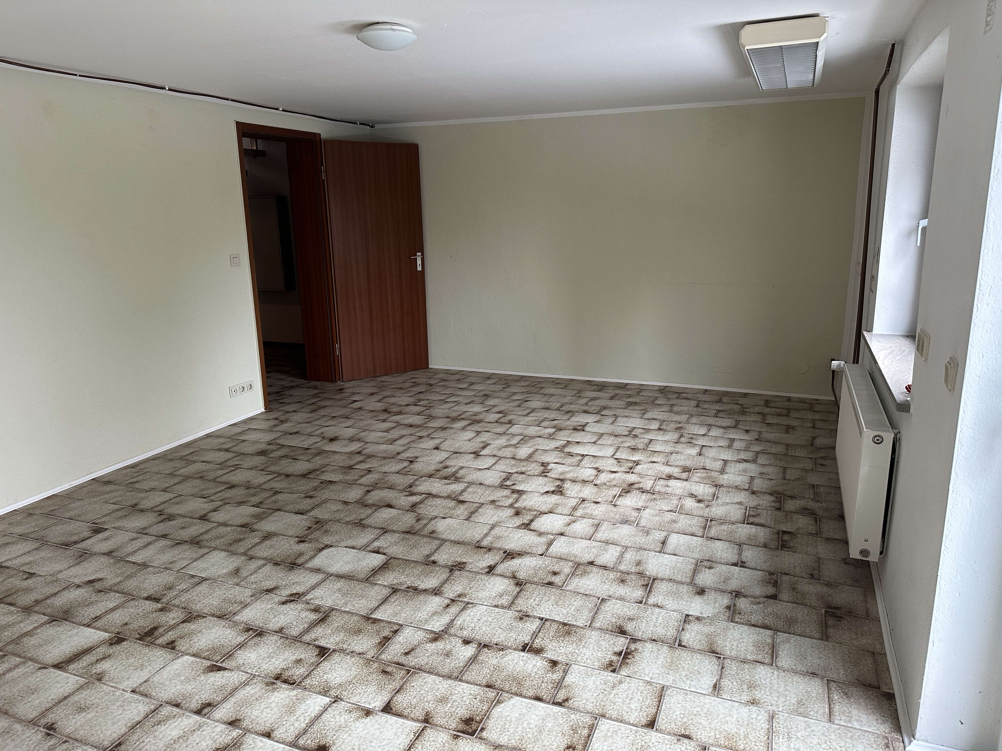 Immobilie in Hardegsen - Großes Einfamilienhaus mit viel Nutzfläche und tollem Garten - Bild 12