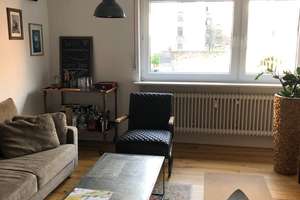 Komplett sanierte Altbauwohnung im 2. OG mit Dielenböden & Balkon!