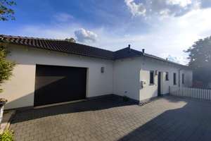 Freistehender Bungalow in Burglengenfeld - barrierefrei, ruhig gelegen, energieeffizient + Kaminofen