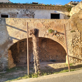 Immobilie mit großem Potenzial in Calabuig (Bàscara)