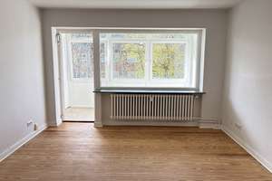 Sanierte 4-Raumwohnung mit Loggia! – Insterburger Str. 35, 24149 Neumühlen-Dietrichsdorf, Kiel – Vorschaubild 1