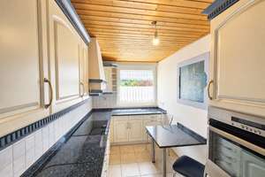 3- Zimmer- ETW mit hochwertiger Einbauküche, saniertem Bad u. Garage