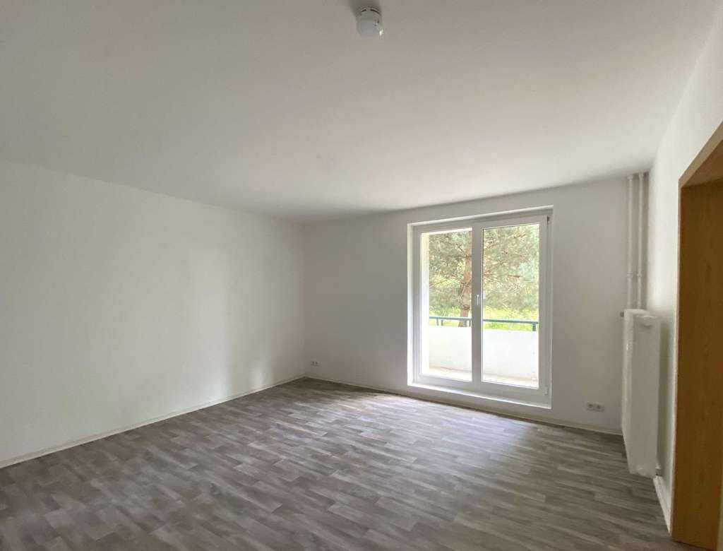 Immobilie in Rauen - Sonnige Wohnung mit eigenem Garten, ideal geschnitten, ohne Provision - Bild 0