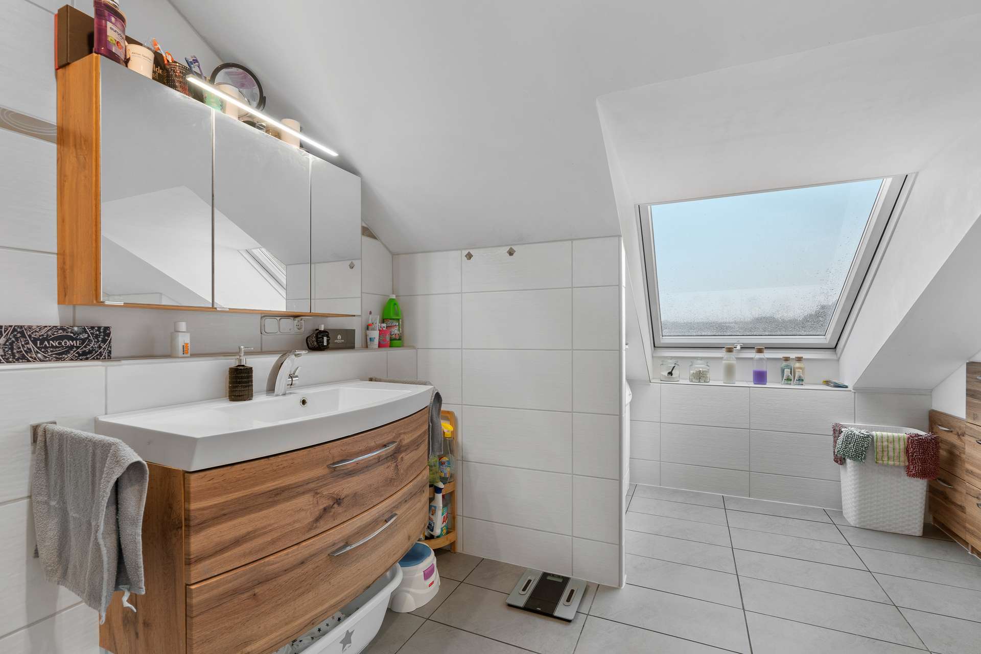 Immobilie in Bruckberg - ***Renovierte 4-Zimmer-Wohnung mit Balkon und Blick ins Grüne - stadtnah in Bruckberg*** - Bild 6