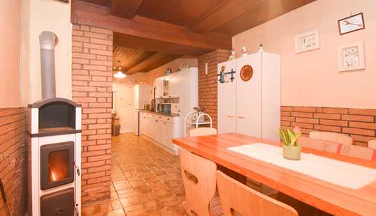 Bild von Einfamilienhaus mit kleinem Garten in Hanglage!