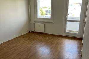 Schöne 3 Raum Wohnung mit Balkon in ruhiger Lage – Walter-Arnold-Str. 9, 1219 Strehlen, Dresden – Vorschaubild 2