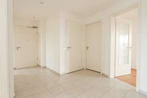 Gut geschnittene 4-Zimmer-Wohnung mit Balkon – 81245 Obermenzing, München – Vorschaubild 3