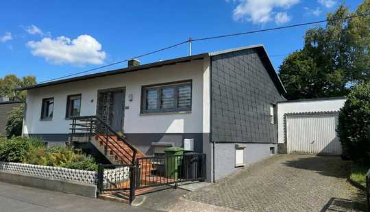 Bild von Wohnen auf einer Ebene mit über 1.155 m² Grundstück und Garage! Montabaur/Eschelbach!
