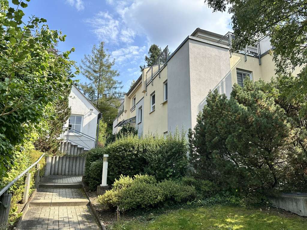 Schöne Penthousewohnung mit 3 großen Terrassen + TG-Stpl. direkt am Plauener Stadtpark!