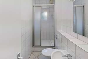 Viel Raum zum Leben: Gepflegte 4-Zimmer-Wohnung mit Balkon, Einbauschränken & 2 Bädern – Am Heilandsfrieden 11, 33104 Schloß Neuhaus, Paderborn – Vorschaubild 12