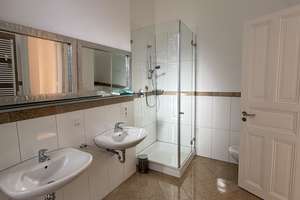 Modernisierte Altbauwohnung mit EBK und zwei Balkonen *US tenants welcome* – Adelheidstr. 54, 65185 Mitte, Wiesbaden – Vorschaubild 4