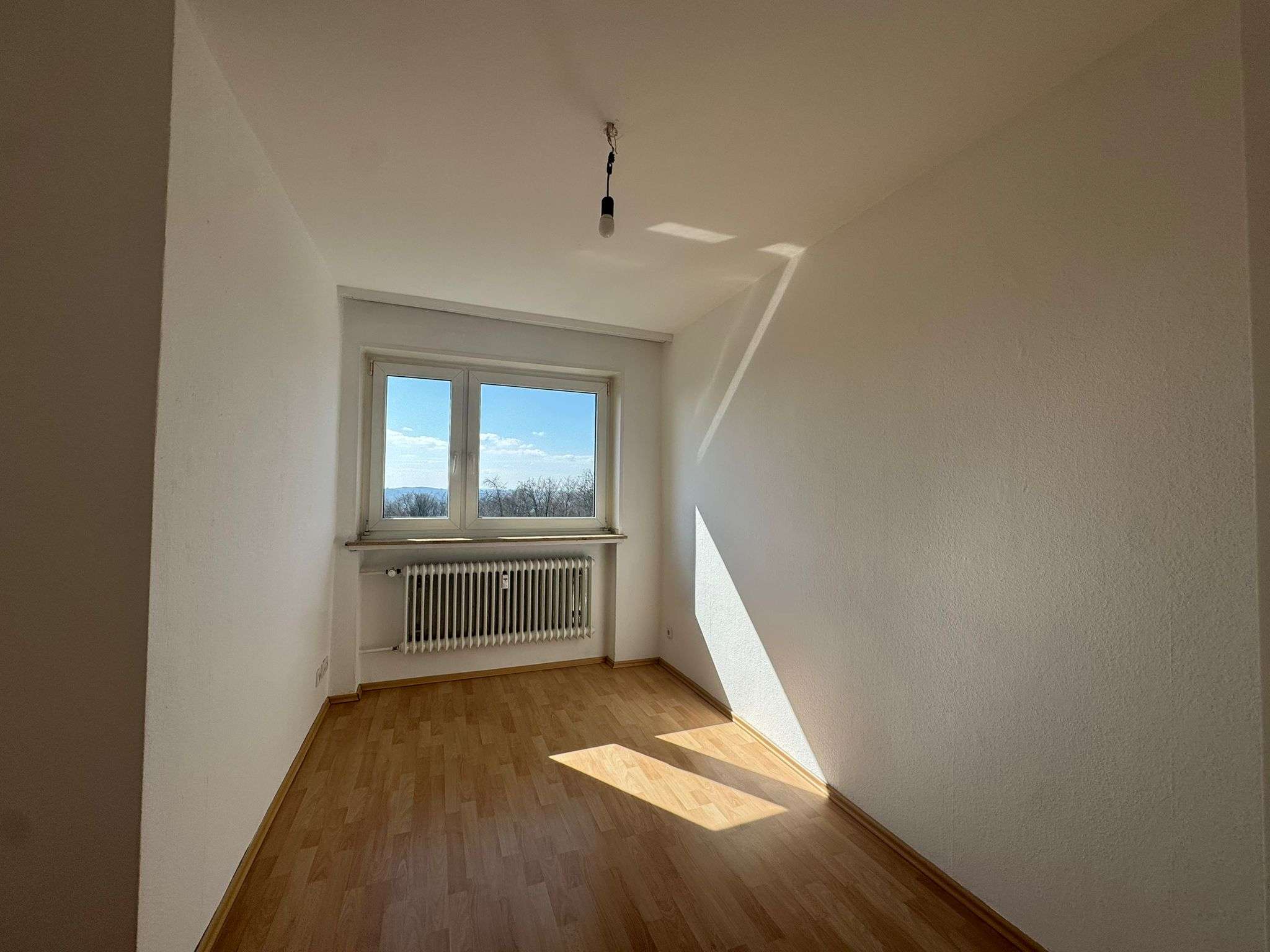 Immobilie in Ennepetal - 4,0-Zimmer-Wohnung mit Balkon und Weitsicht in Ennepetal-Voerde - Bild 2