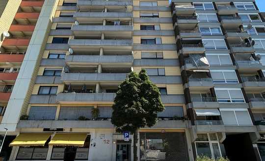 Schöne Dreizimmer-Wohnung im 3. OG mit zwei Balkonen, Stellplatz (optional)